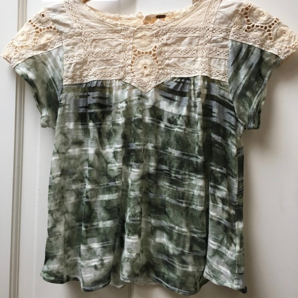 Cute Free People Lace T-Shirt Size Small